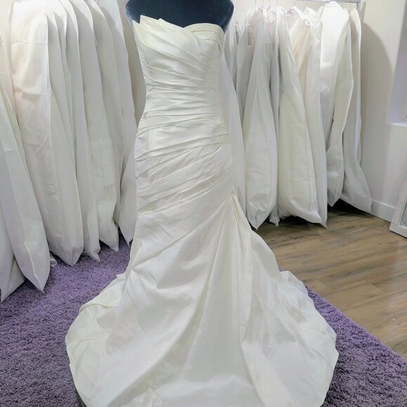 La Sposa by Pronovias Fanal Size 12 Ivory